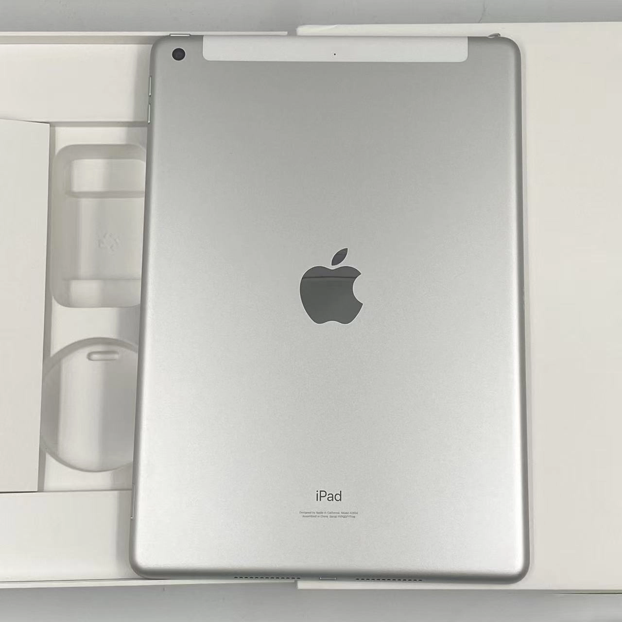 iPad 第9世代 64GB SoftBank版SIMフリー MK493J/A 美品