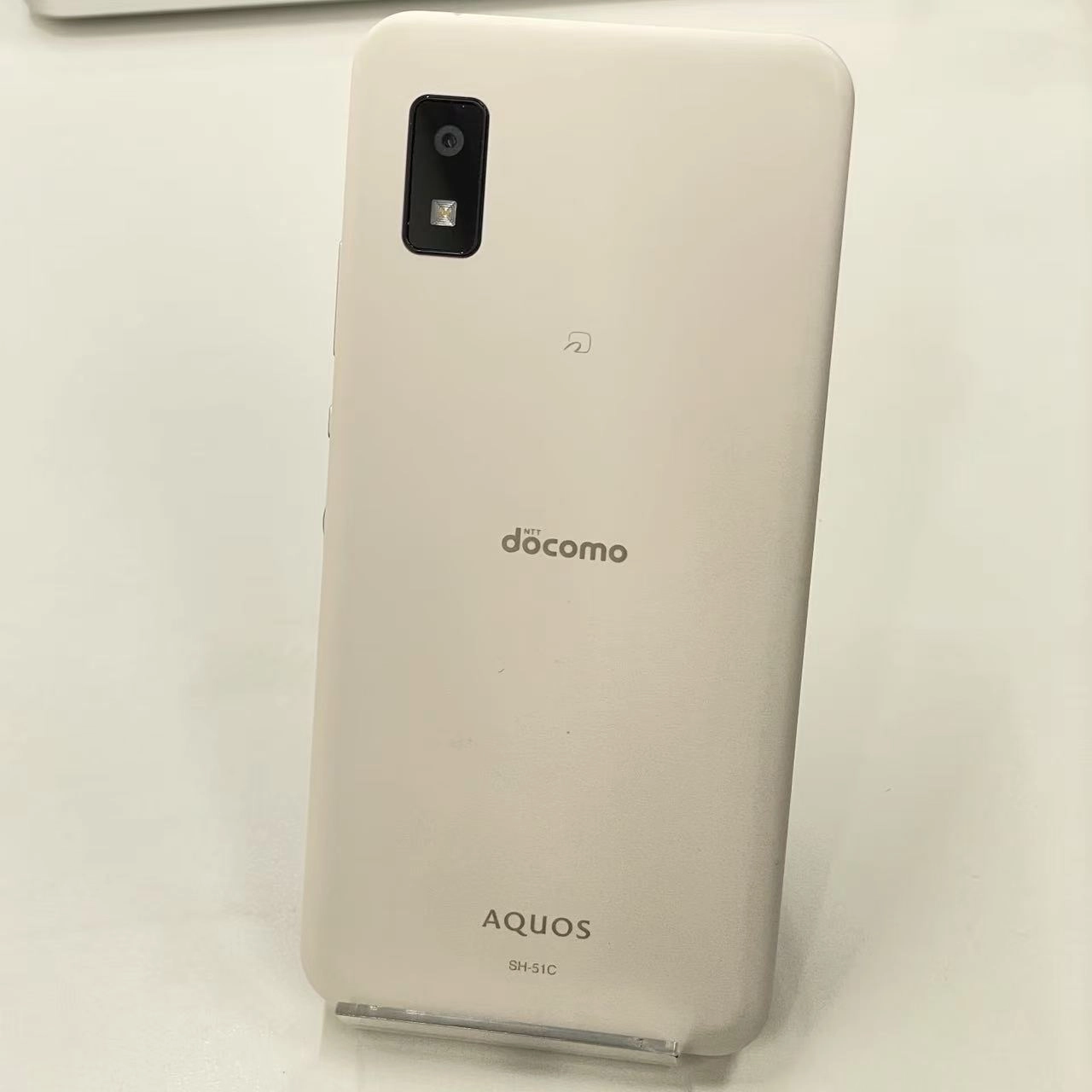 AQUOS wish2 64GB ホワイト SH-51C docomo版SIMフリー