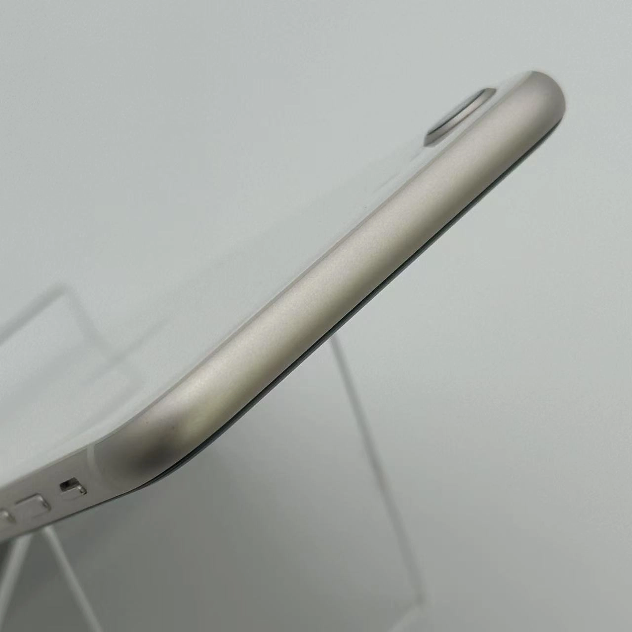 iPhoneSE 第3世代 64GB スターライト MMYD3J/A SoftBank版SIMフリー