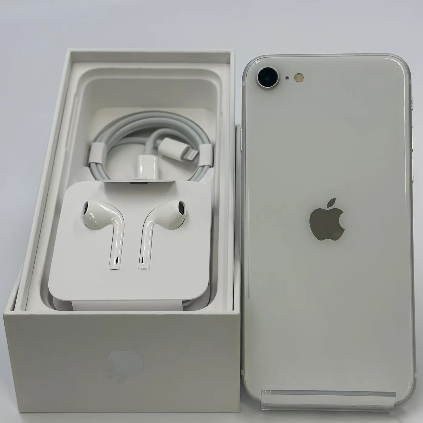 iPhoneSE 第2世代 256GB ホワイト MXVU2J/A docomo版SIMフリー