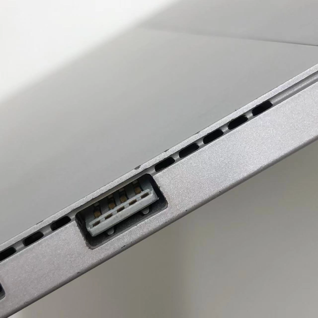 Surface Pro 3 Core i7-4650U 1.70GHz 8GB 256GB シルバー 1631