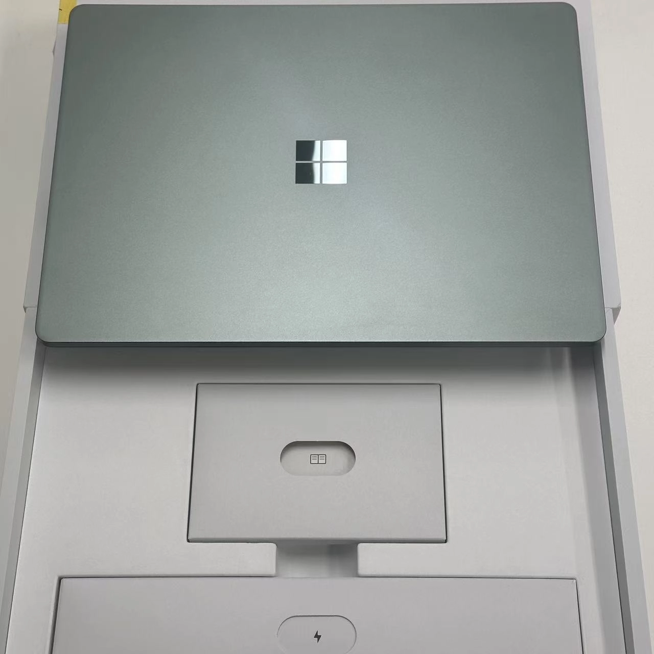Surface Laptop Go 2 11th i5-1135G7 8GB 128GB 極美品 8GB/128GB セージ