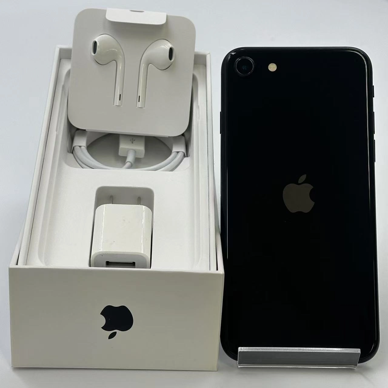 iPhoneSE 第2世代 128GB NXD02J/A Apple版SIMフリー 新品同様 ブラック