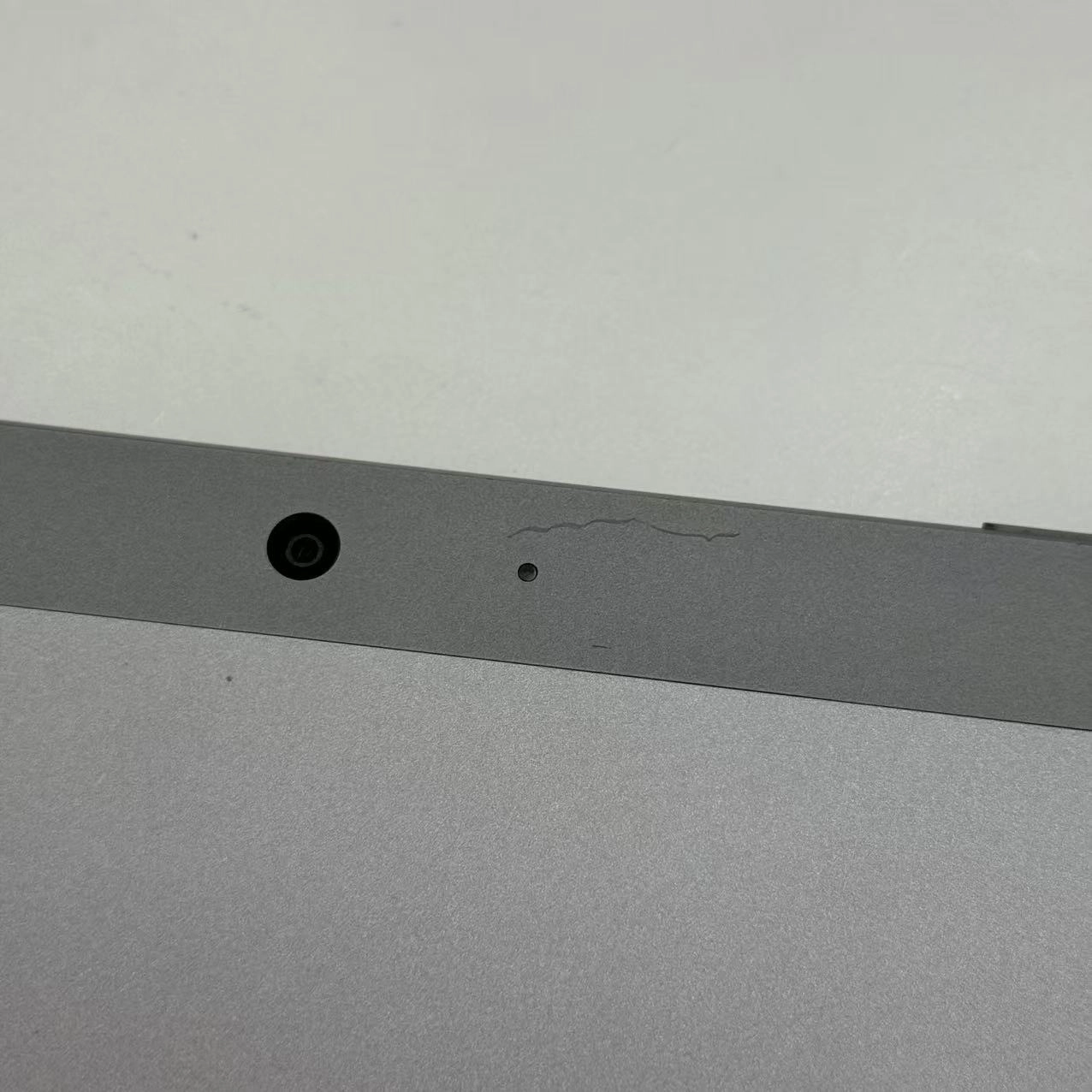 SurfaceGo 第1世代 8GB/128GB プラチナ 1824 4415Y 1.60GHz 1.61GHz