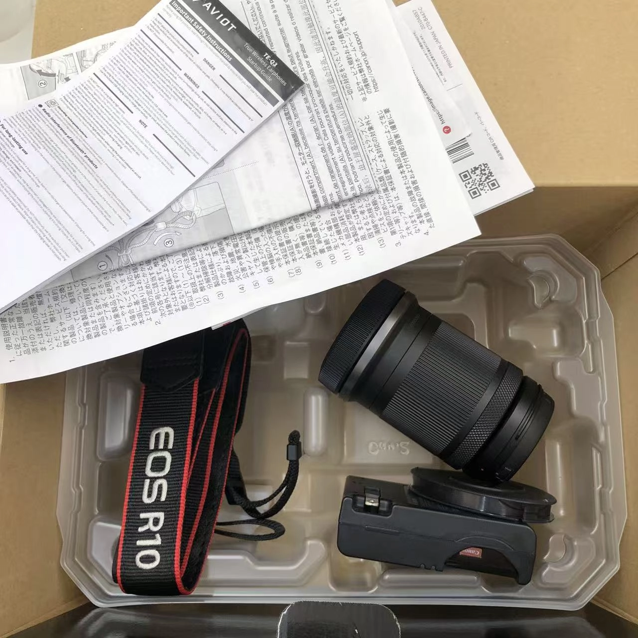 EOS R10 RF-S18-150 IS STM レンズキット ブラック新品同様