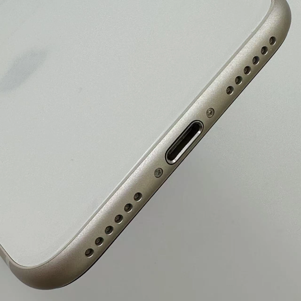 iPhoneSE 第3世代 64GB スターライト MMYD3J/A SoftBank版SIMフリー