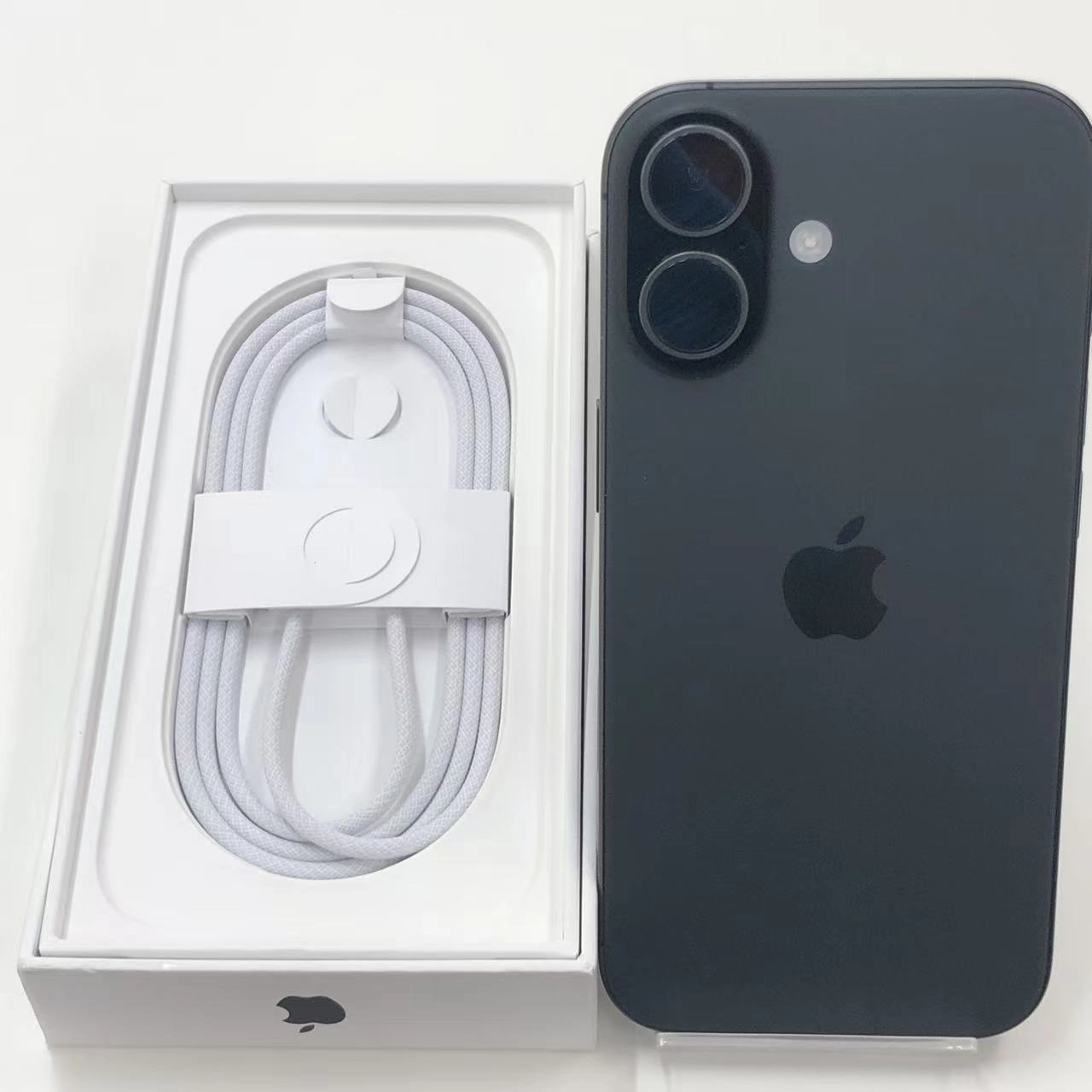 iPhone 17 256GB ブラック MG674J/A Apple版SIMフリー 新品同様