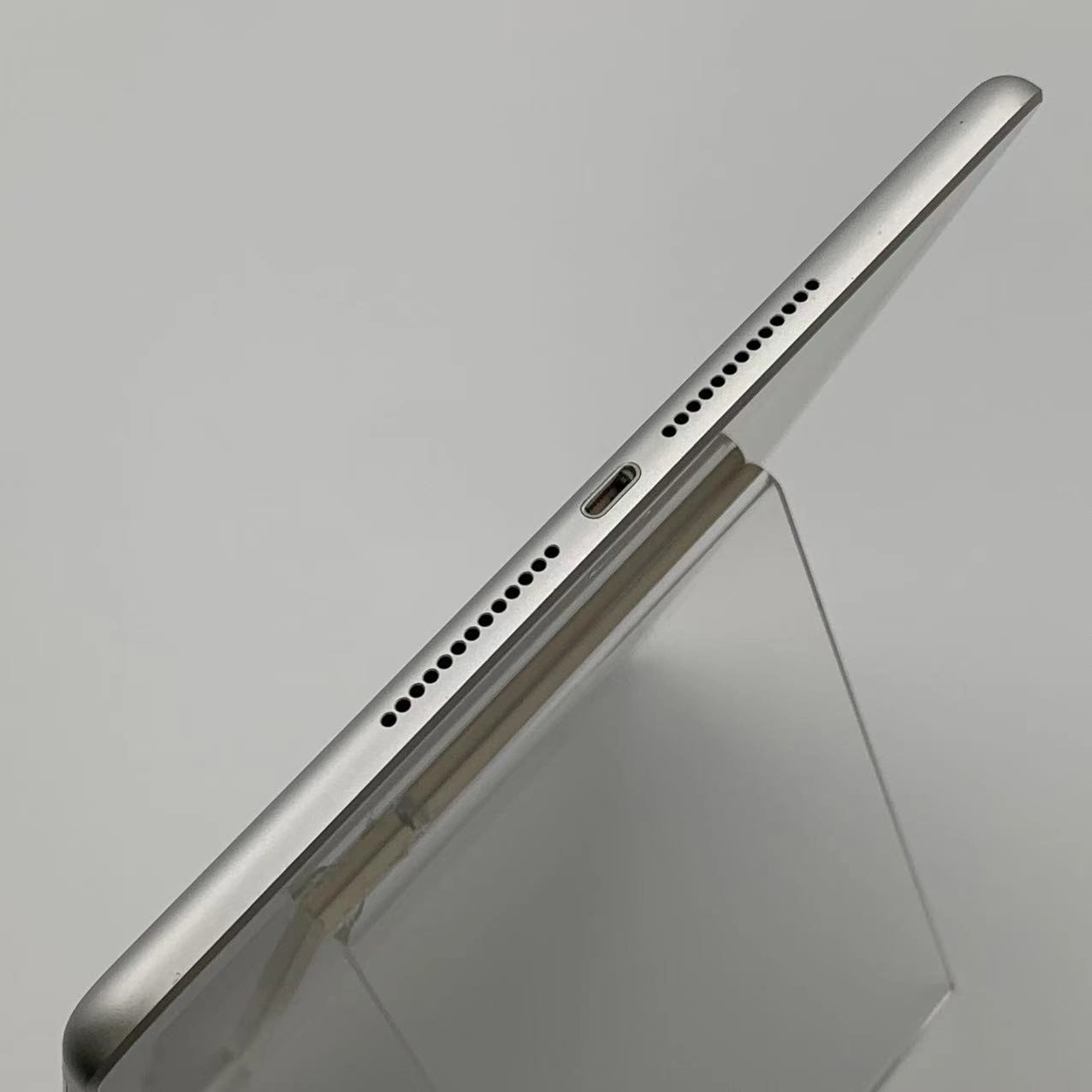 iPad 第6世代 32GB MR6P2J/A au版SIMフリー