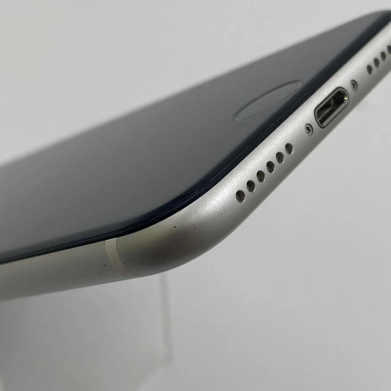 iPhoneSE 第2世代 256GB MXVU2J/A docomo版SIMフリー ホワイト