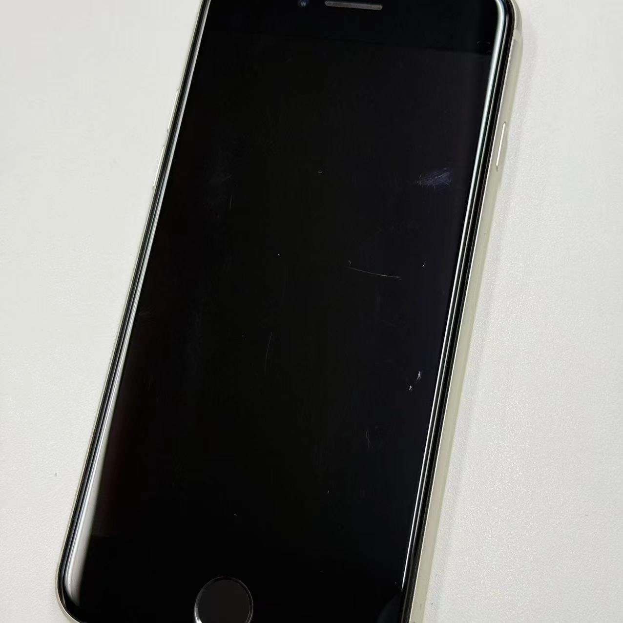 iPhoneSE 第3世代 128GB スターライト MMYG3J/A AU版SIMフリー 訳あり品