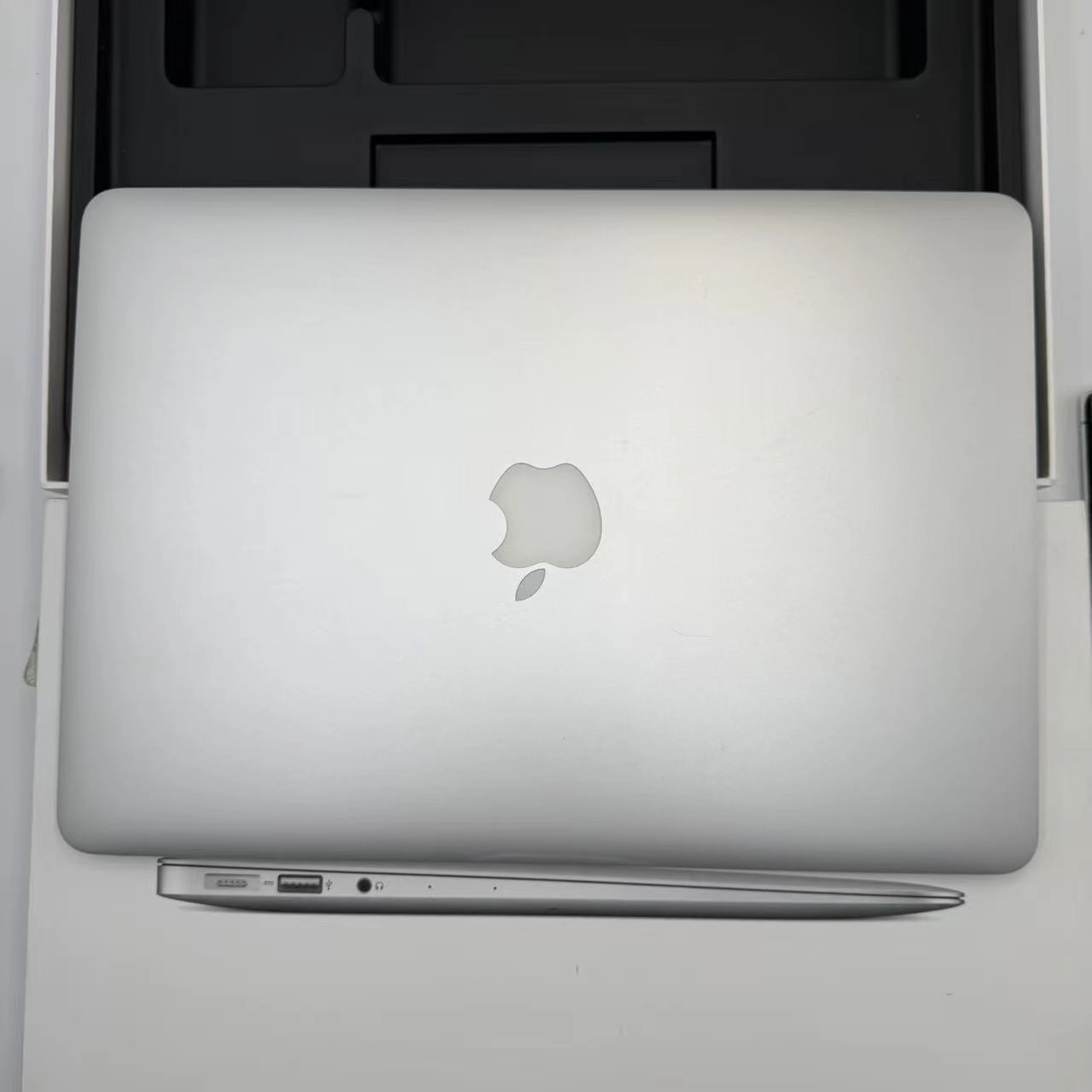 MacBook Air 13-inch Early 2014 4GB/128GB シルバー A1466 Corei5 1.4GHz 訳あり品