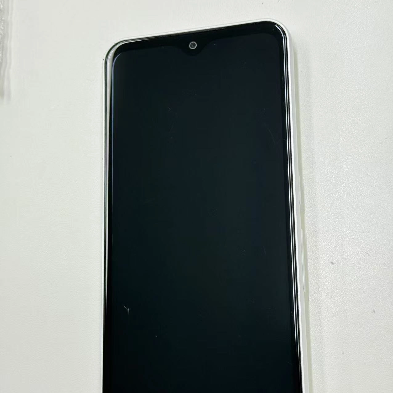 arrows We 64GB ホワイト F-51B docomo版SIMフリー