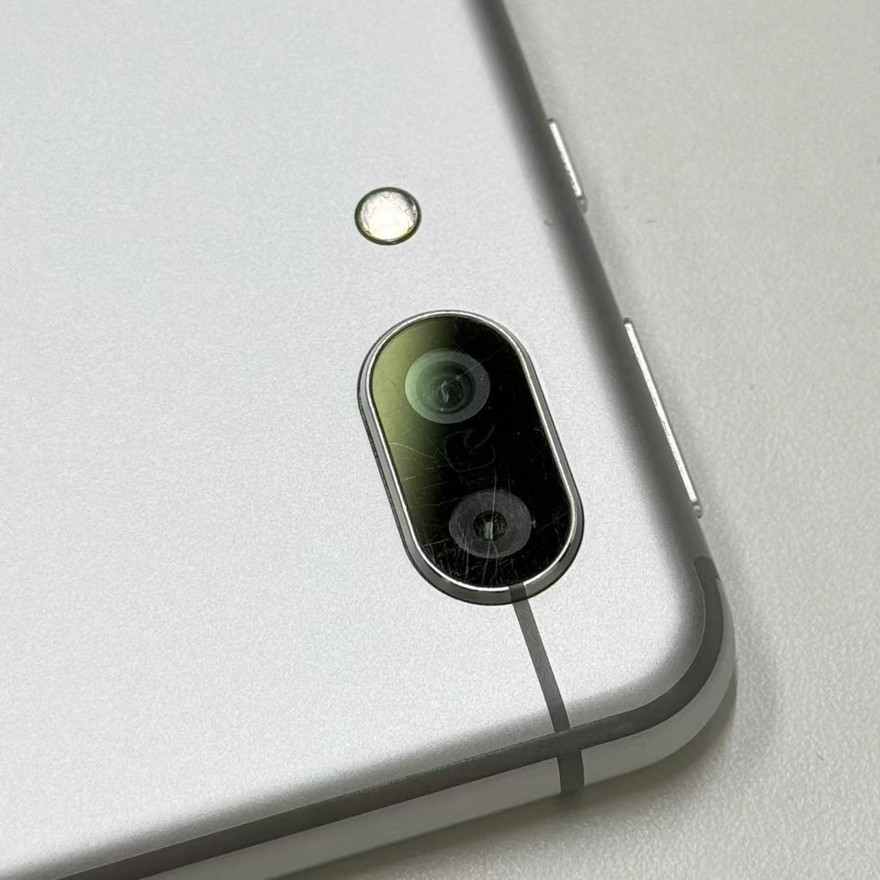 AQUOS sense3 64GB シルバーホワイト SH-02M docomo版SIMフリー 訳あり品