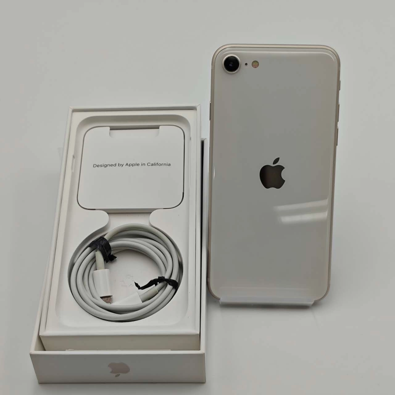 iPhoneSE 第3世代 64GB MMYD3J/A AU版SIMフリー 美品