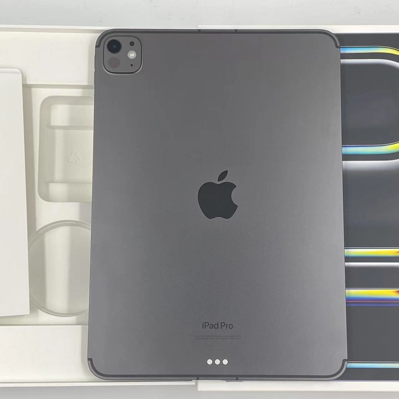 iPad Pro 11インチ 第5世代 256GB MVW13J/A SoftBank版SIMフリー 極美品