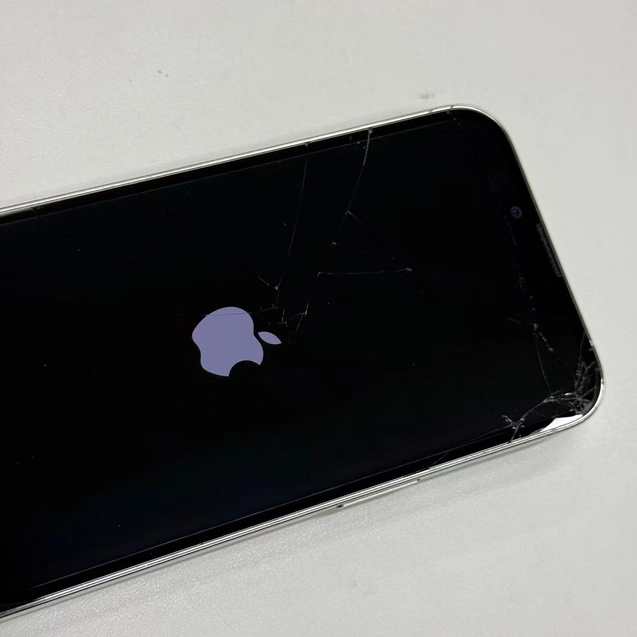 iPhone13 Pro 128GB シルバー MLUF3J/A SoftBank版SIMフリー ジャンク品