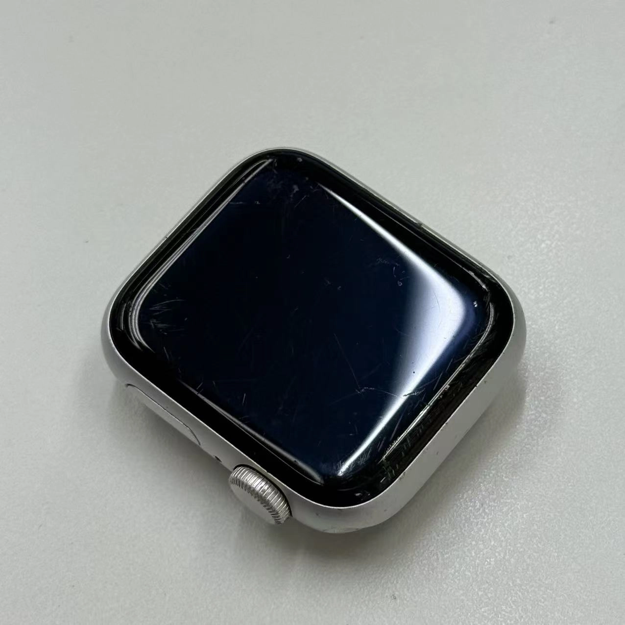 Apple Watch SE 第2世代 40mm GPSモデル 32GB シルバー MRTT3J/A