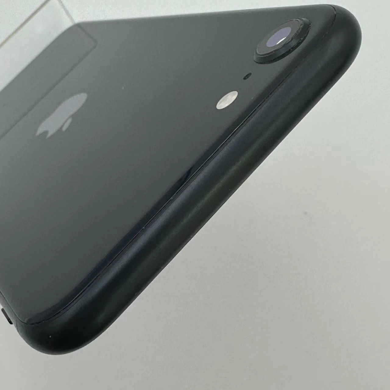 iPhoneSE 第3世代 64GB ミッドナイト MMYC3J/A docomo版SIMフリー