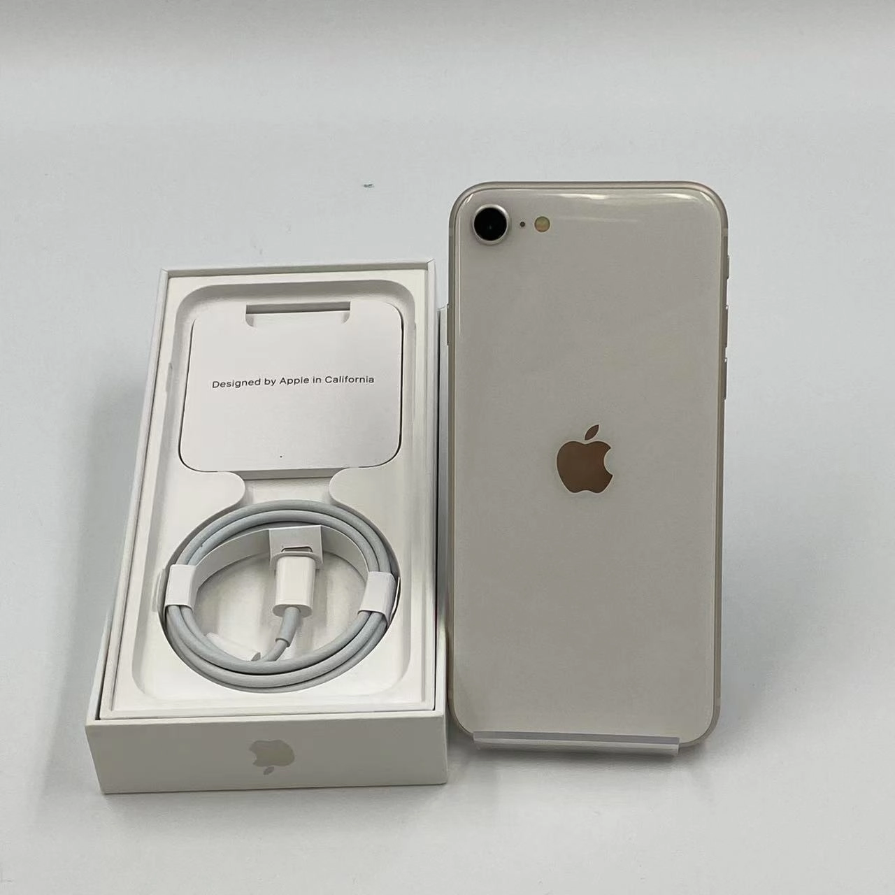 iPhoneSE 第3世代 128GB MMYG3J/A docomo版SIMフリー