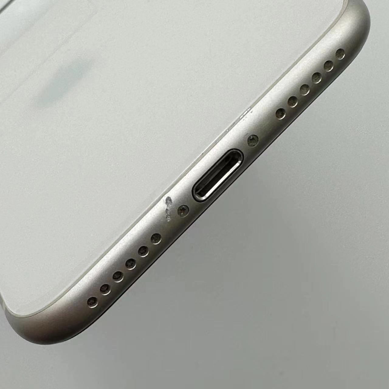 iPhoneSE 第3世代 64GB スターライト MMYD3J/A SoftBank版SIMフリー