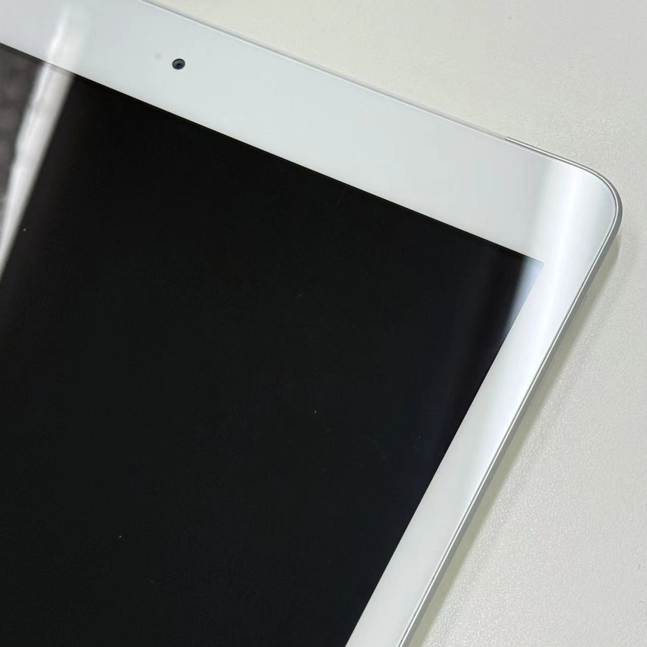 iPad 第8世代 32GB シルバー MYMJ2J/A docomo版SIMフリー ジャンク品