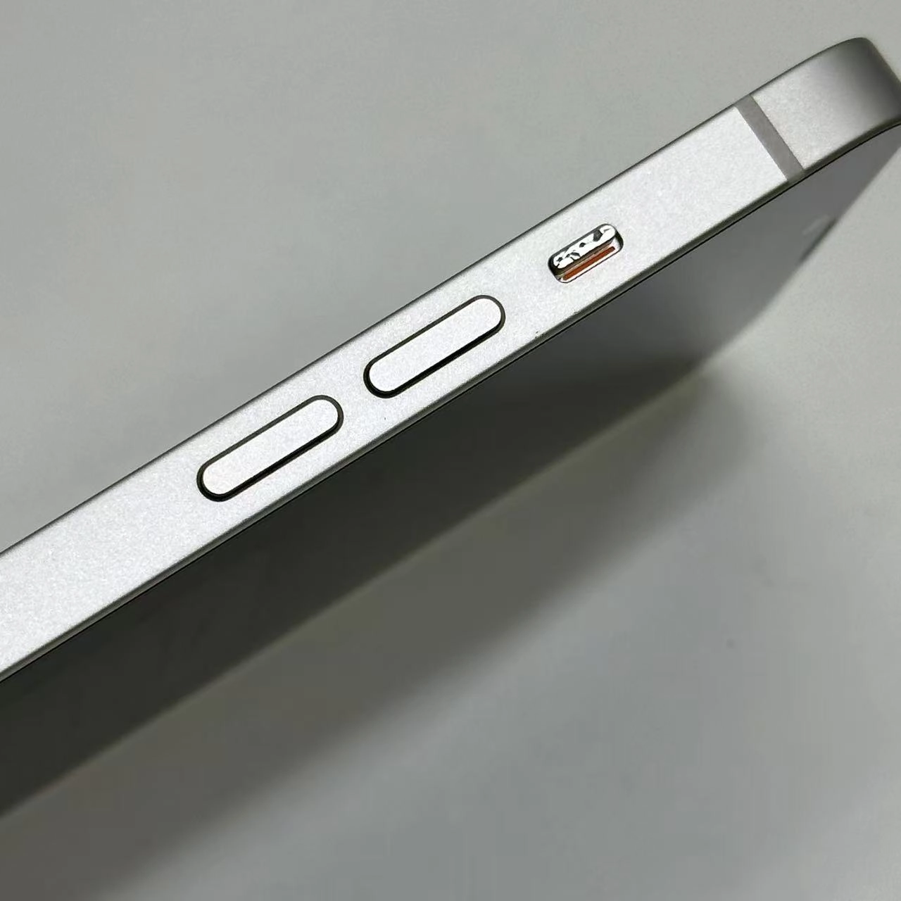 iPhone13 128GB スターライト MLND3J/A SoftBank版SIMフリー 訳あり品