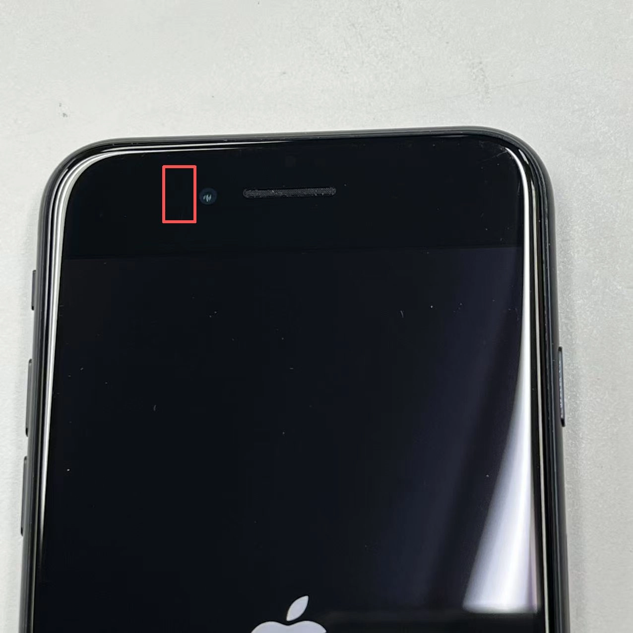 iPhoneSE 第2世代 64GB ブラック MHGP3J/A docomo版SIMフリー美品