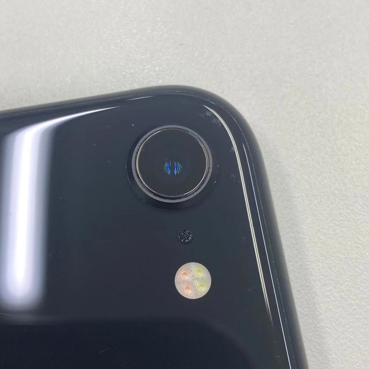 iPhoneSE 第2世代 256GB MHGW3J/A docomo版SIMフリー ブラック