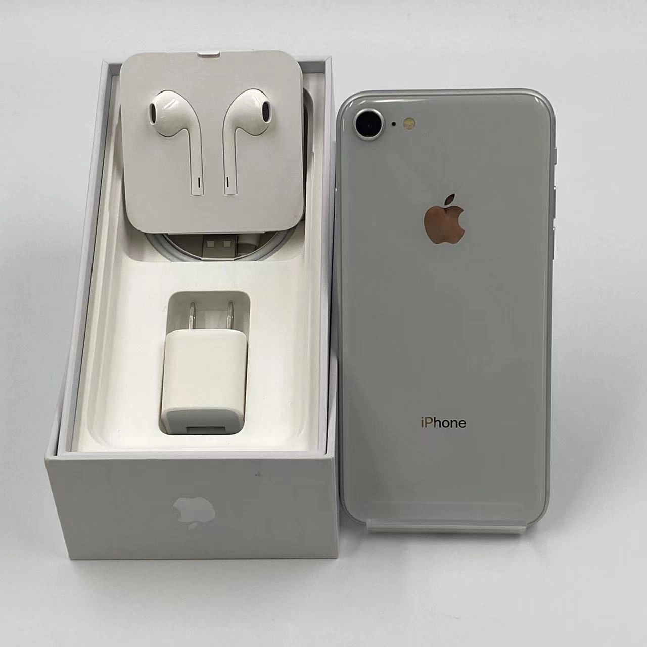 iPhone8 256GB MQ852J/A docomo版SIMフリー 美品