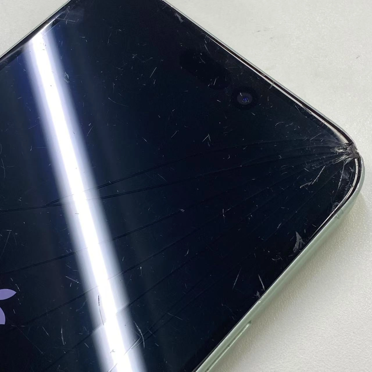 iPhone15 Plus 128GB MU0E3J/A AU版SIMフリー グリーン ジャンク品