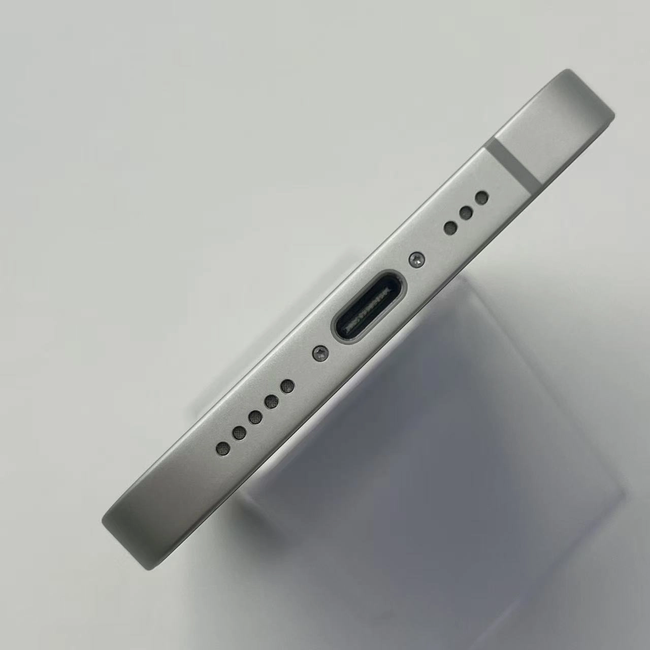 iPhone 16e 256GB ホワイト MD1W4J/A SIMフリー 美品