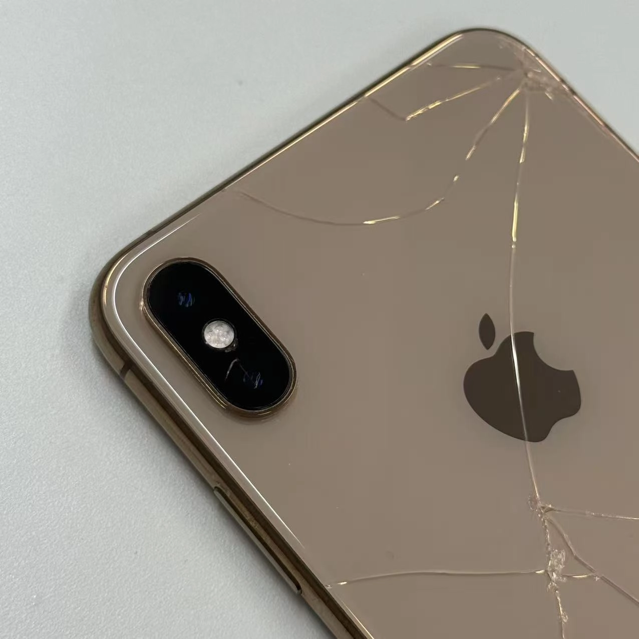 iPhoneXS Max 256GB ゴールド MT6W2J/A docomo版SIMフリー ジャンク品