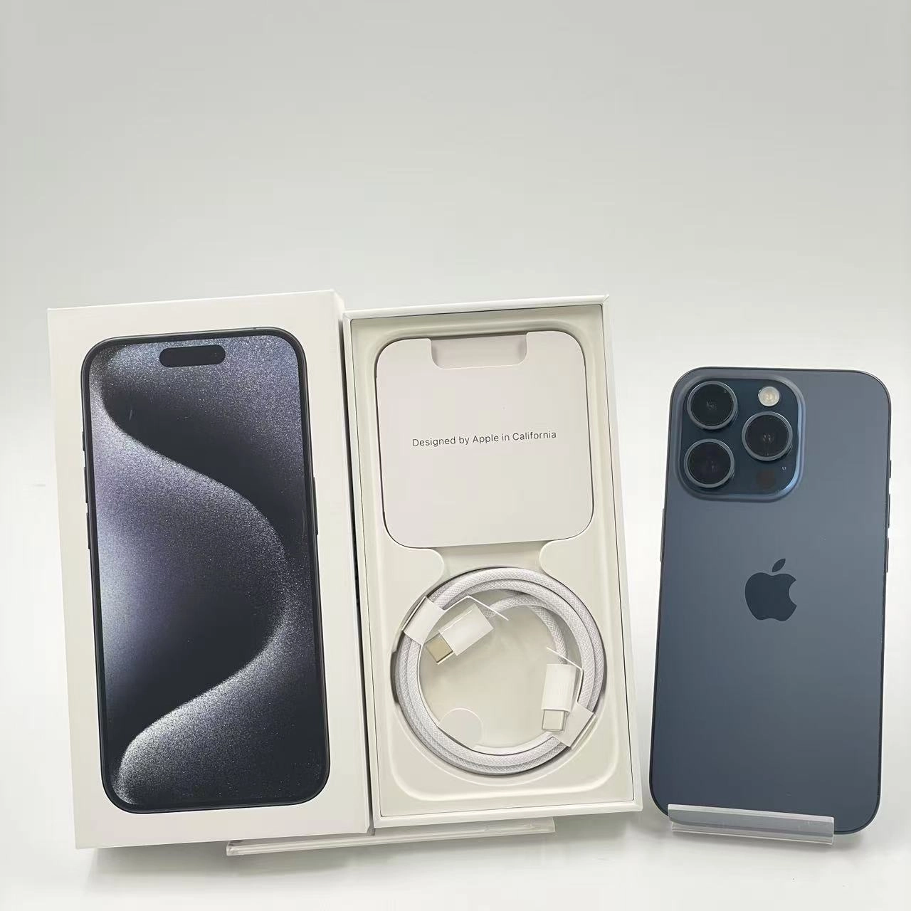 iPhone15 Pro 256GB ブルーチタニウム MTUG3J/A Apple版SIMフリー 極美品