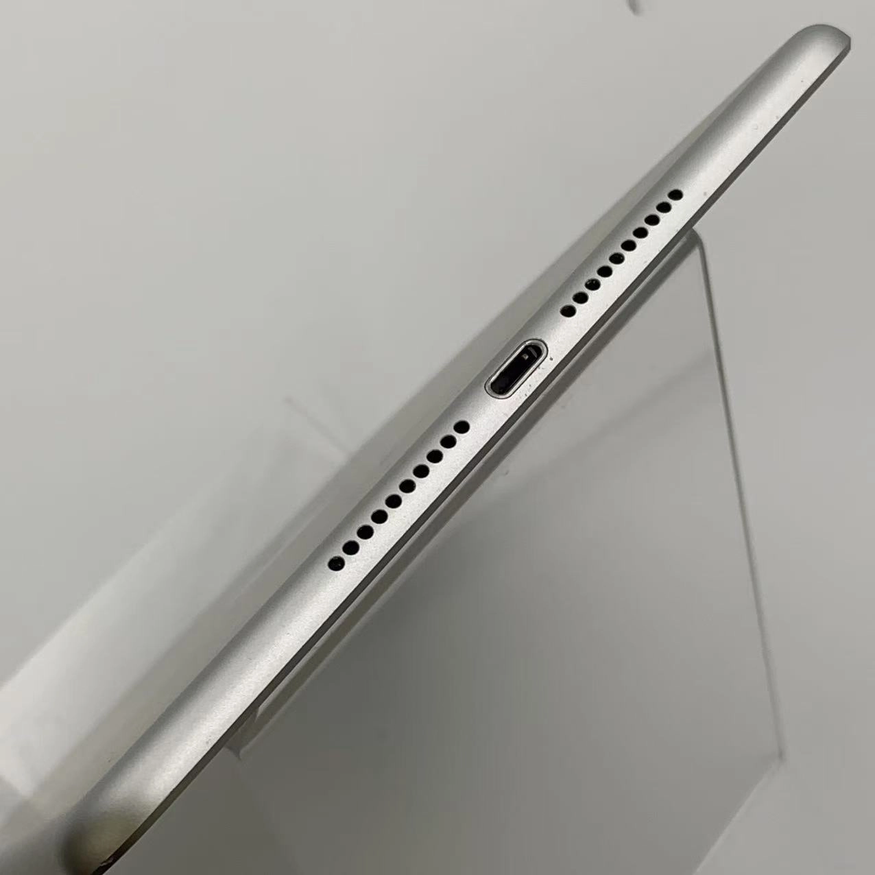 iPad mini 第5世代 Wi-Fiモデル 64GB シルバー MUQX2X/A