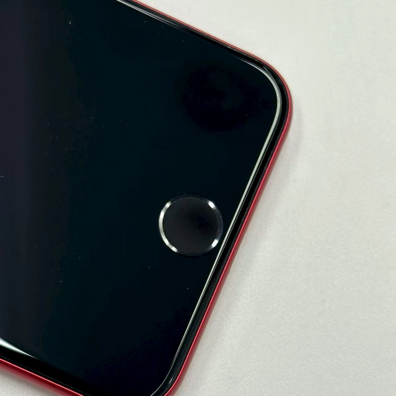 iPhoneSE 第3世代 64GB Product Red MMYE3J/A docomo版SIMフリー 美品