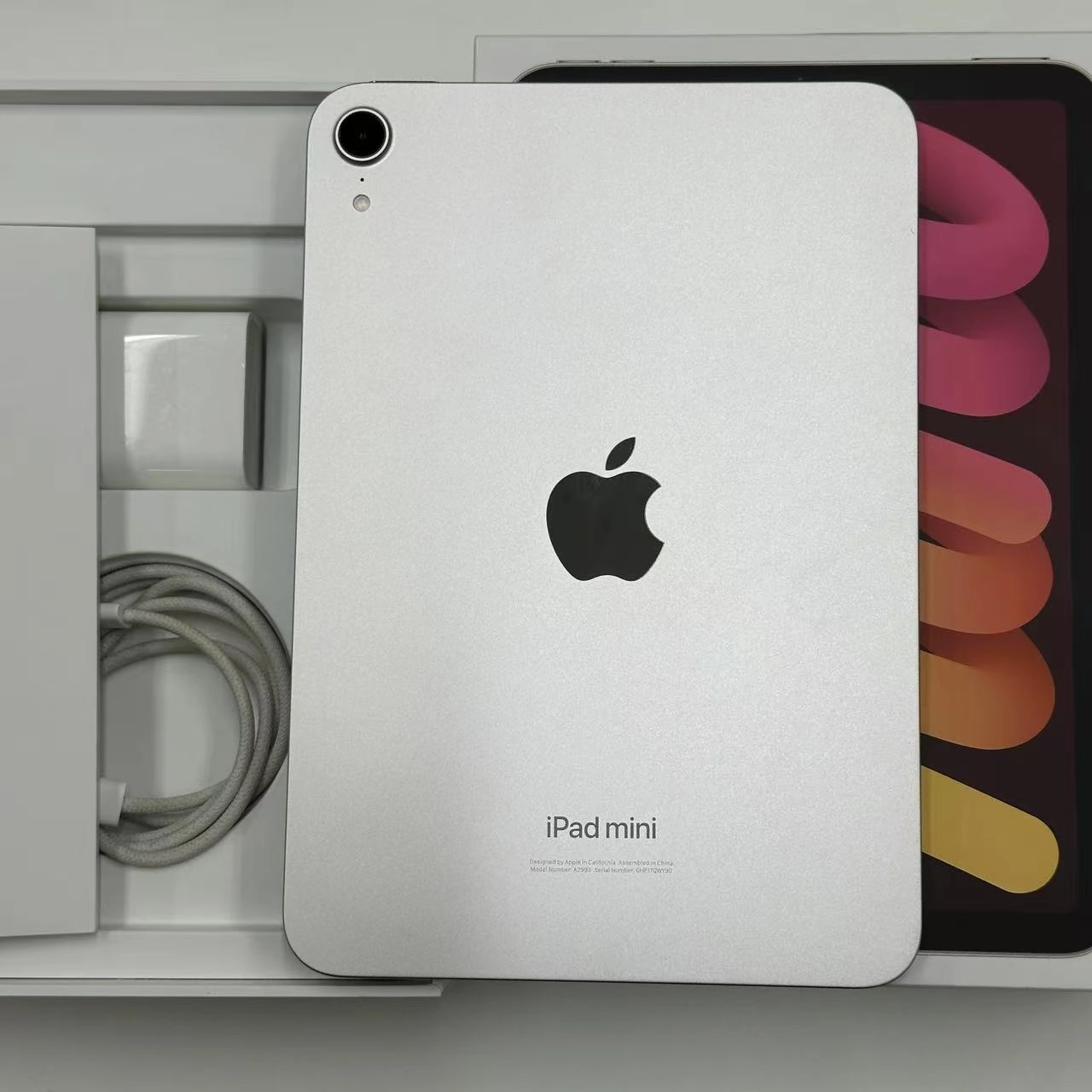 iPad mini 第7世代 (A17 Pro) Wi-Fiモデル 128GB スターライト MXN83J/A 新品同様