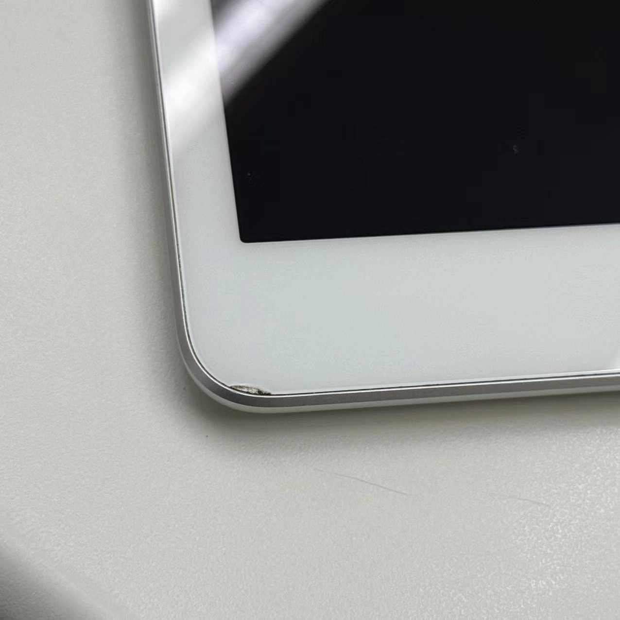 iPad 第8世代 32GB シルバー PYMJ2X/A 海外版SIMフリー 訳あり品