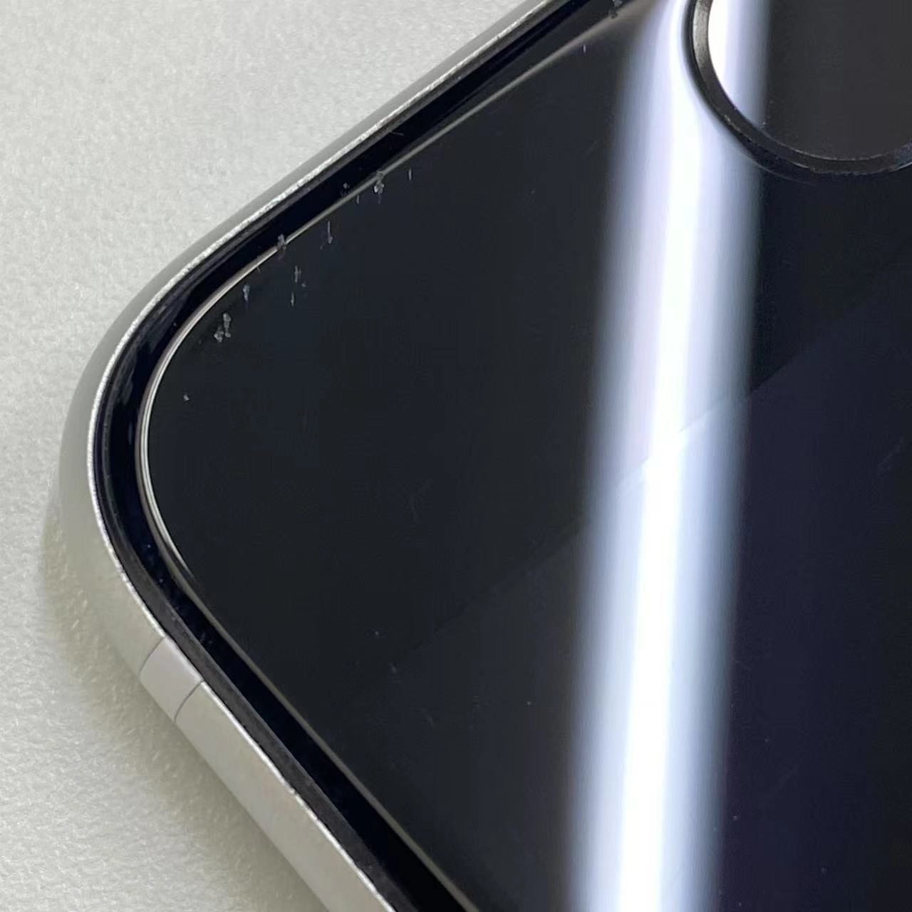 iPhoneSE 第2世代 64GB ホワイト MHGQ3J/A AU版SIMフリー au