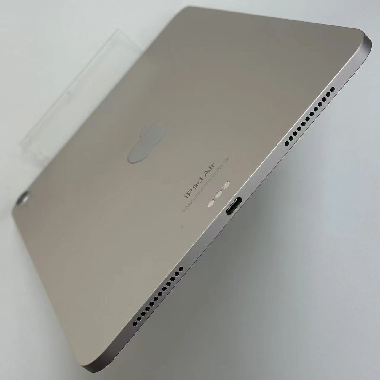 iPad Air 第5世代 Wi-Fiモデル 64GB スターライト MM9F3ZP/A ジャンク品