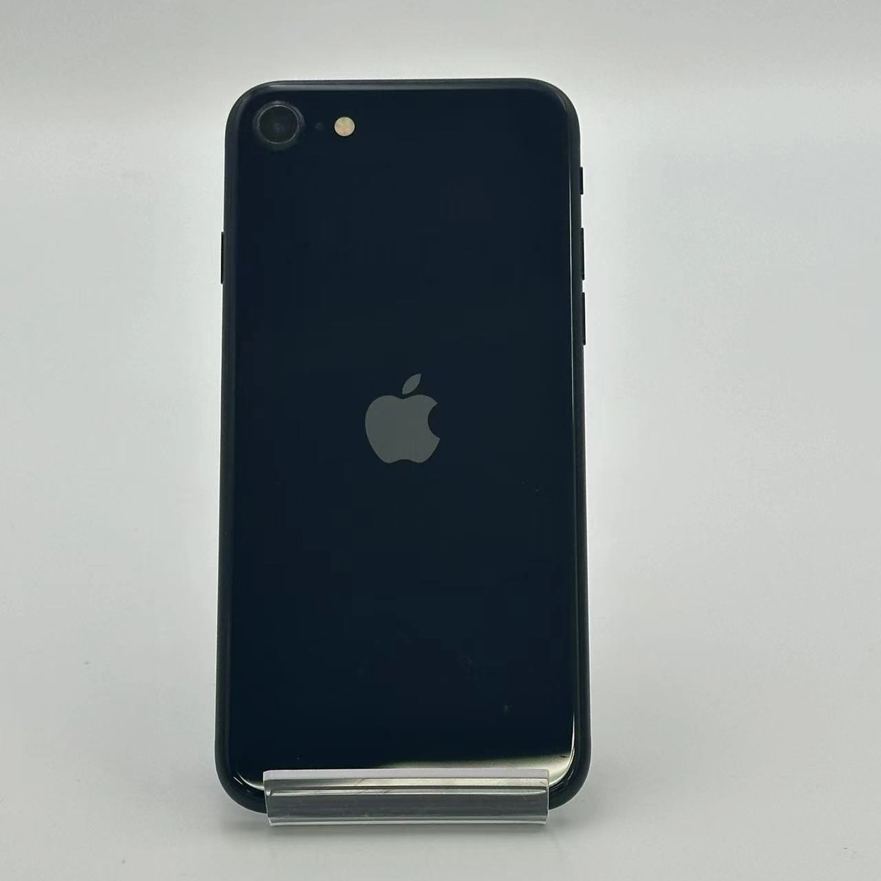 iPhoneSE 第3世代 64GB ミッドナイト MMYC3J/A docomo版SIMフリー