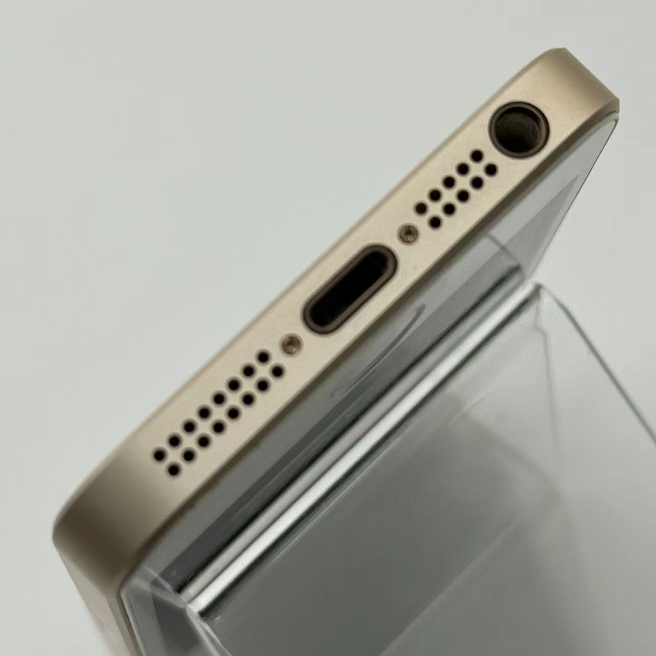 iPhoneSE 32GB ゴールド MP842J/A AU版SIMフリー 美品