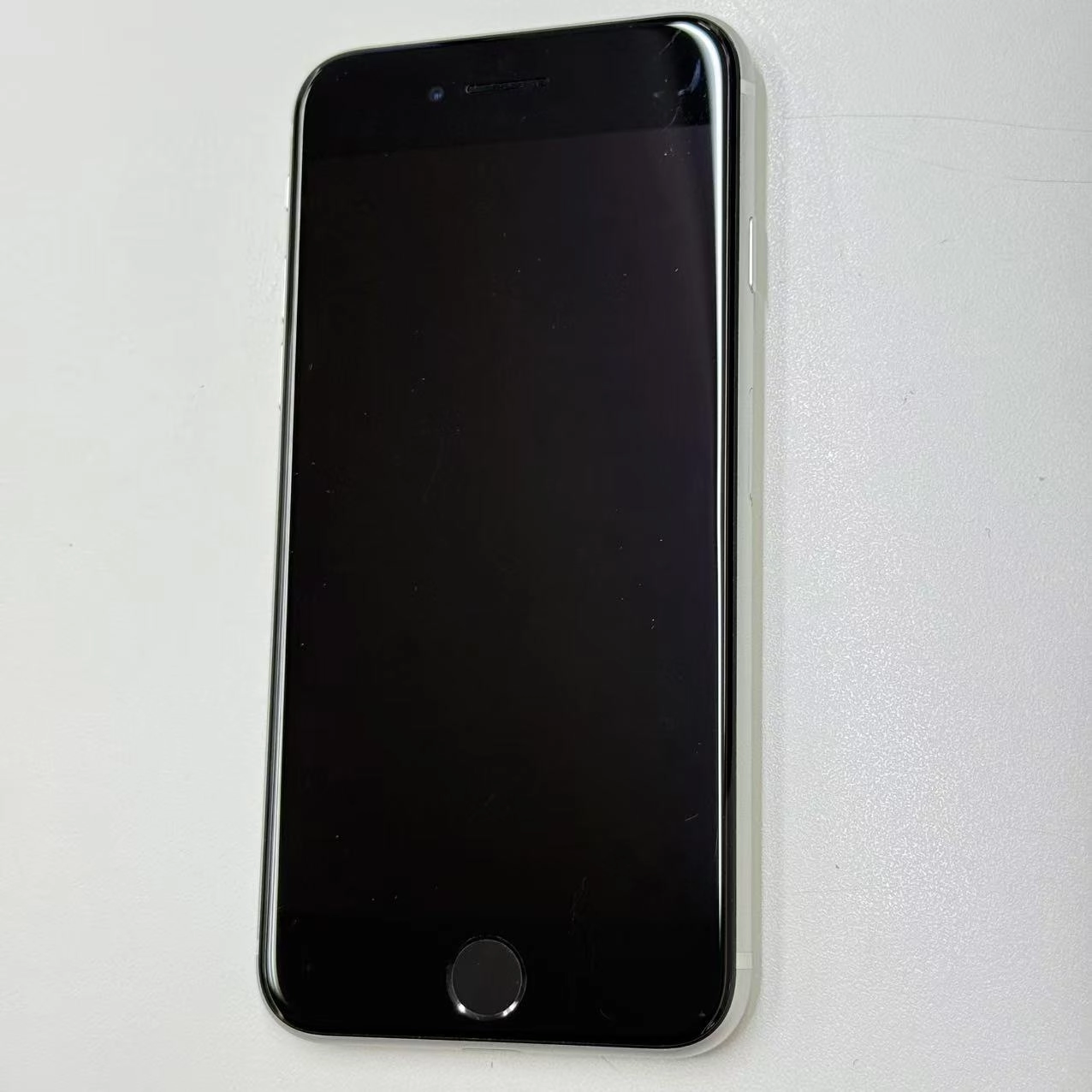 iPhoneSE 第2世代 64GB ホワイト NX9T2J/A docomo版SIMフリー