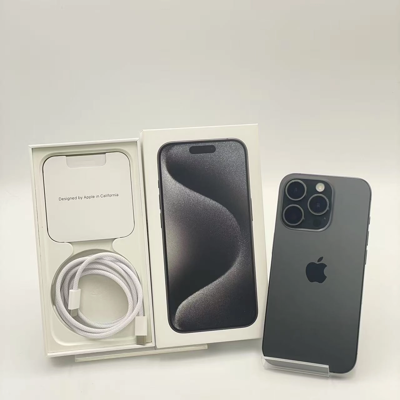 iPhone15 Pro 256GB ブラックチタニウム MTUC3J/A Apple版SIMフリー 美品