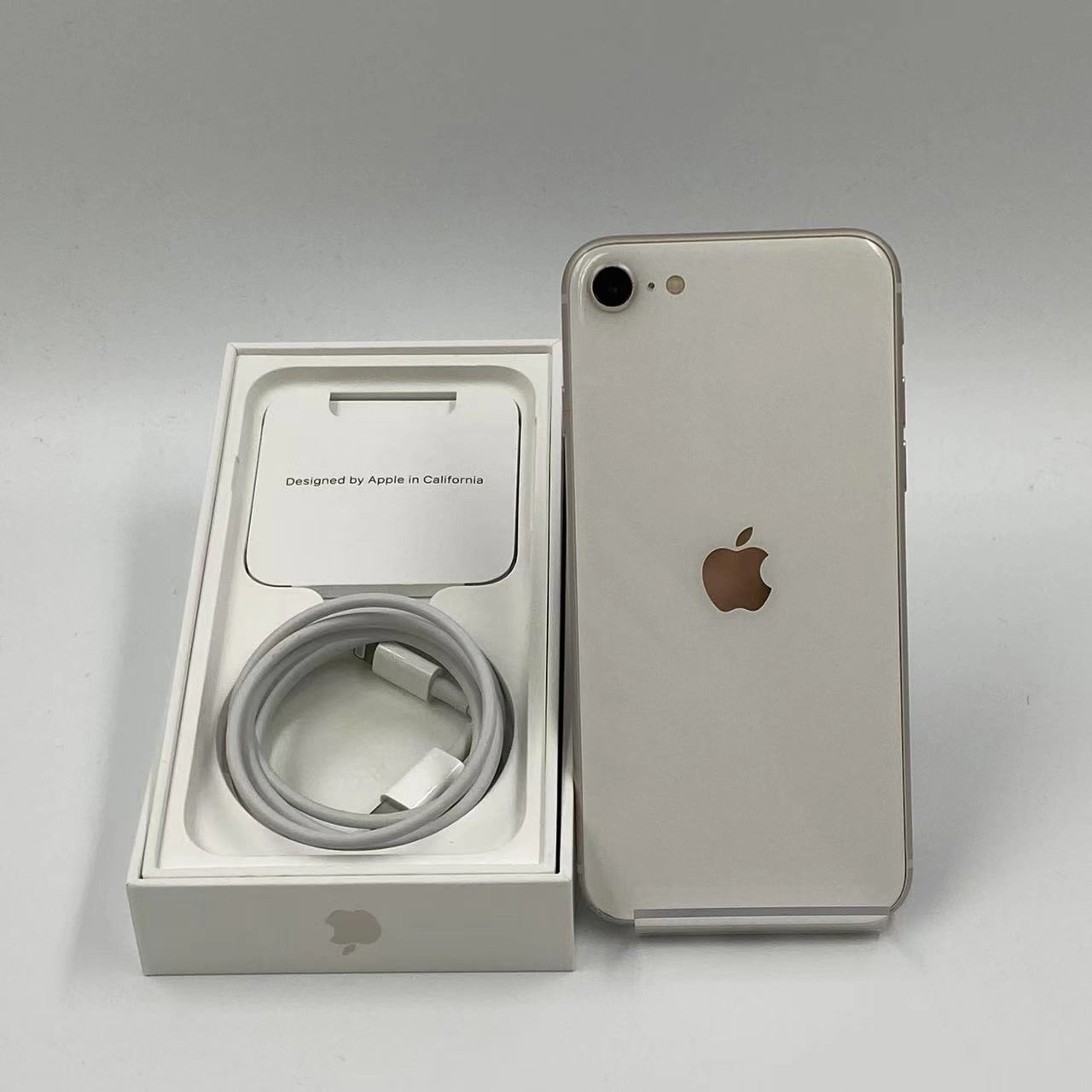 iPhoneSE 第3世代 64GB MMYD3J/A AU版SIMフリー