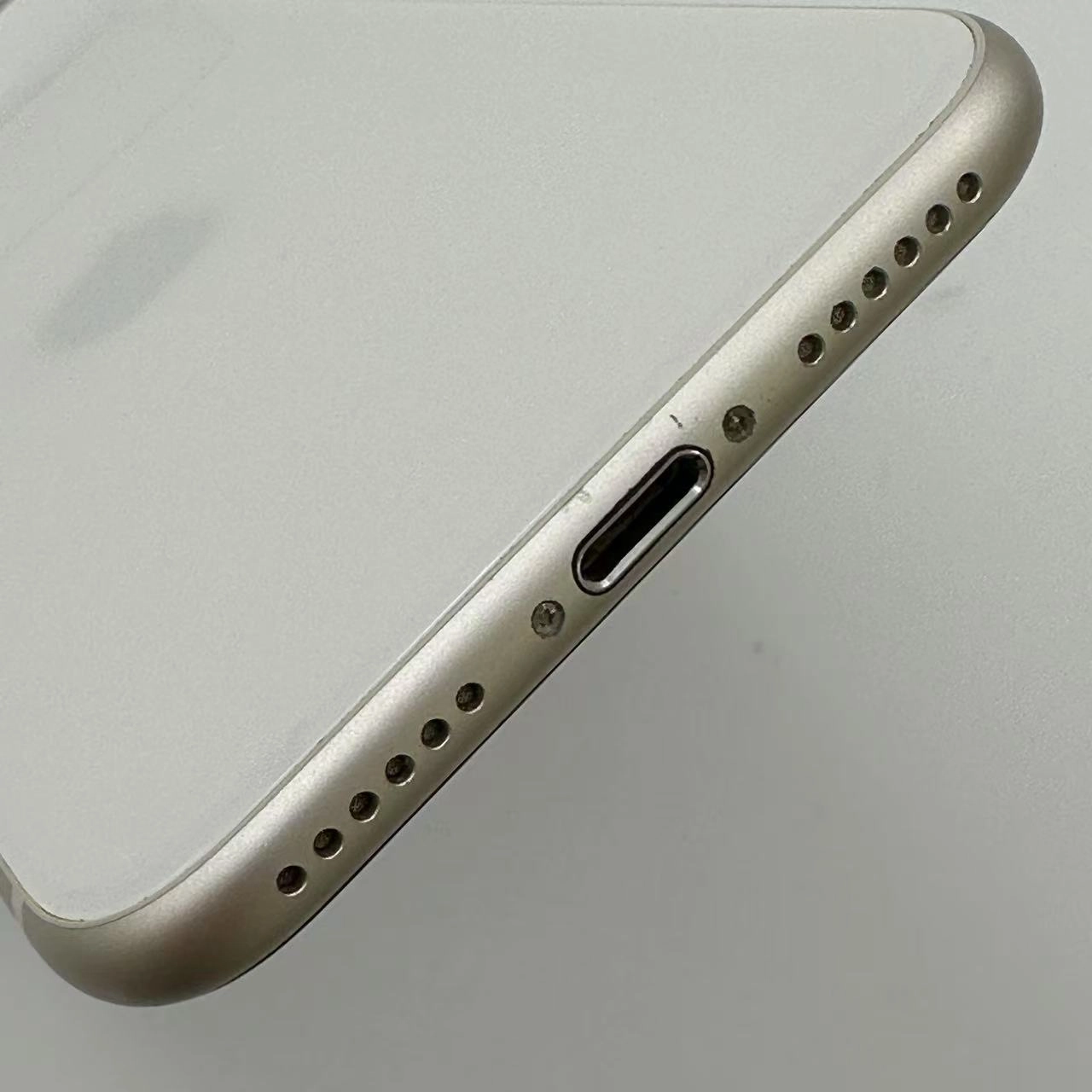 iPhoneSE 第3世代 64GB スターライト MMYD3J/A SoftBank版SIMフリー