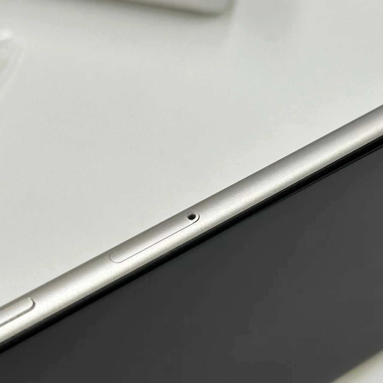 iPhoneSE 第3世代 64GB スターライト MMYD3J/A SoftBank版SIMフリー 美品